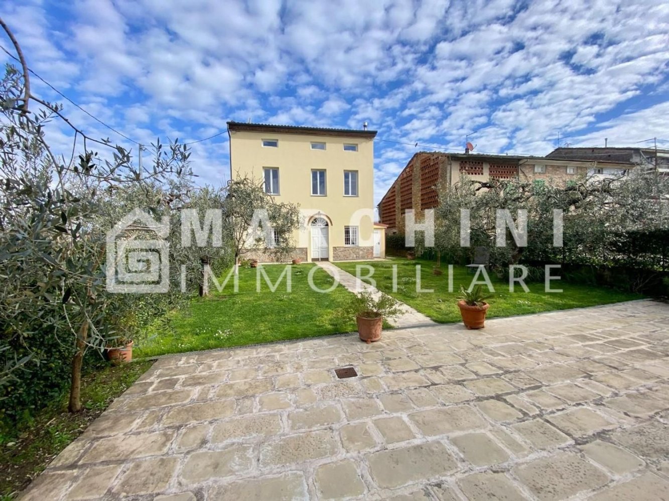 8 bedrooms Villa in Lucca, Italy No. 379729