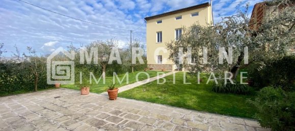 8 bedrooms Villa in Lucca, Italy No. 379729 4