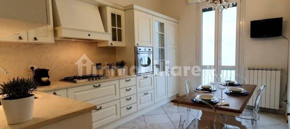 2 bedrooms Apartment in Florence, Italy No. 362435 2