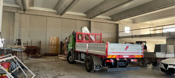 Lagerhaus in Perugia, Italy 1320m², Nr. 256169 5