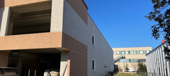 Lagerhaus in Perugia, Italy 1320m², Nr. 256169 12