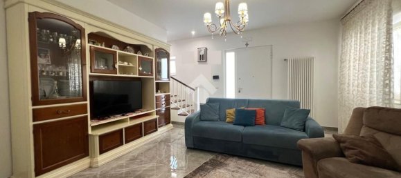 3 Schlafzimmer Haus in Barletta, Italy, Nr. 331640 5