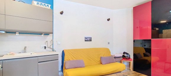 Studio in Paris, France No. 177951 4