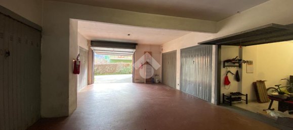 Garaje de 1 habitación en Casella, Italy No. 39256 2