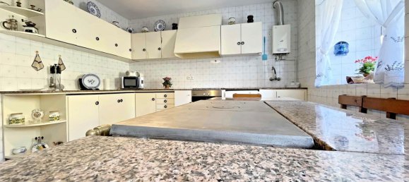 5 bedrooms House in A Coruna, Spain No. 57701 9