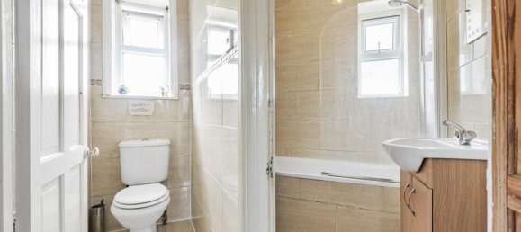 3 bedrooms House in London, United Kingdom No. 7673 7