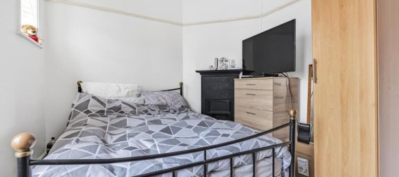 3 bedrooms House in London, United Kingdom No. 7673 6