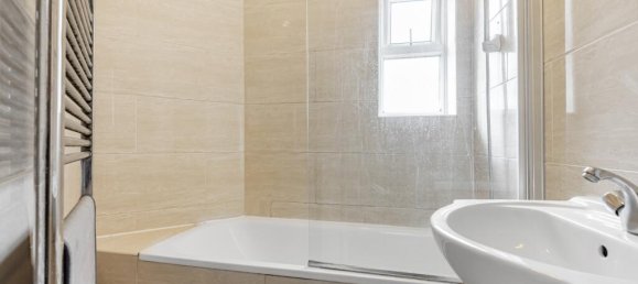 3 bedrooms House in London, United Kingdom No. 7673 11