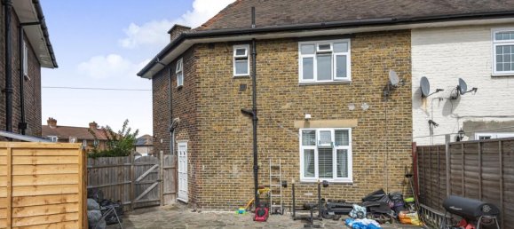 3 bedrooms House in London, United Kingdom No. 7673 9