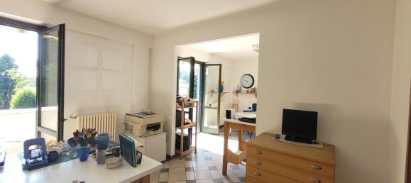 71m² Commercial property in Villa Guardia, Italy No. 274074 3