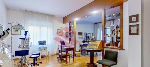 4 bedrooms Apartment in Rome, Italy No. 160545 6