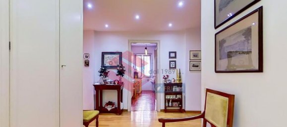 4 bedrooms Apartment in Rome, Italy No. 160545 3