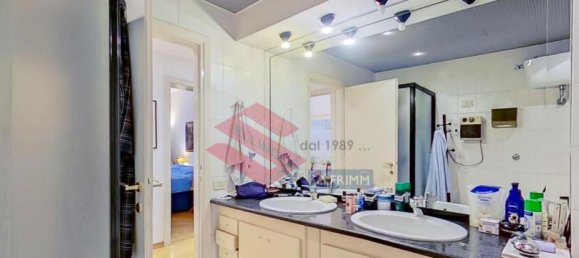 4 bedrooms Apartment in Rome, Italy No. 160545 18