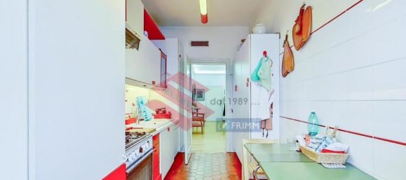 4 bedrooms Apartment in Rome, Italy No. 160545 14