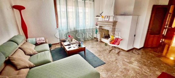3 bedrooms Penthouse in Perugia, Italy No. 353557 4