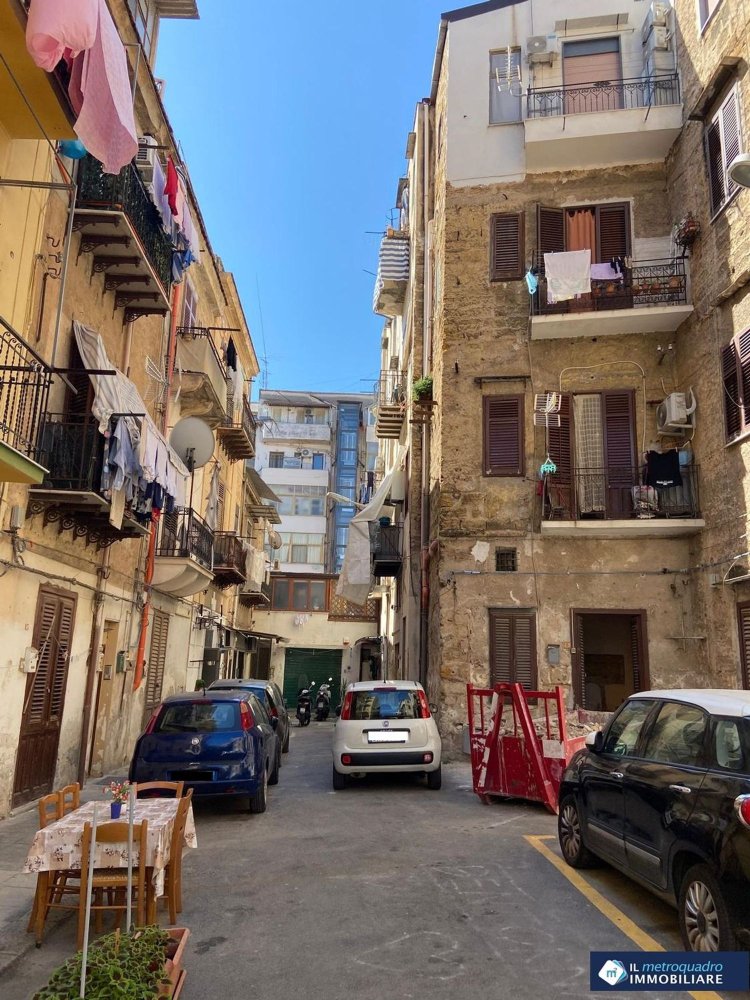 Apartamento de 3 dormitorios en Palermo, Italy No. 400907