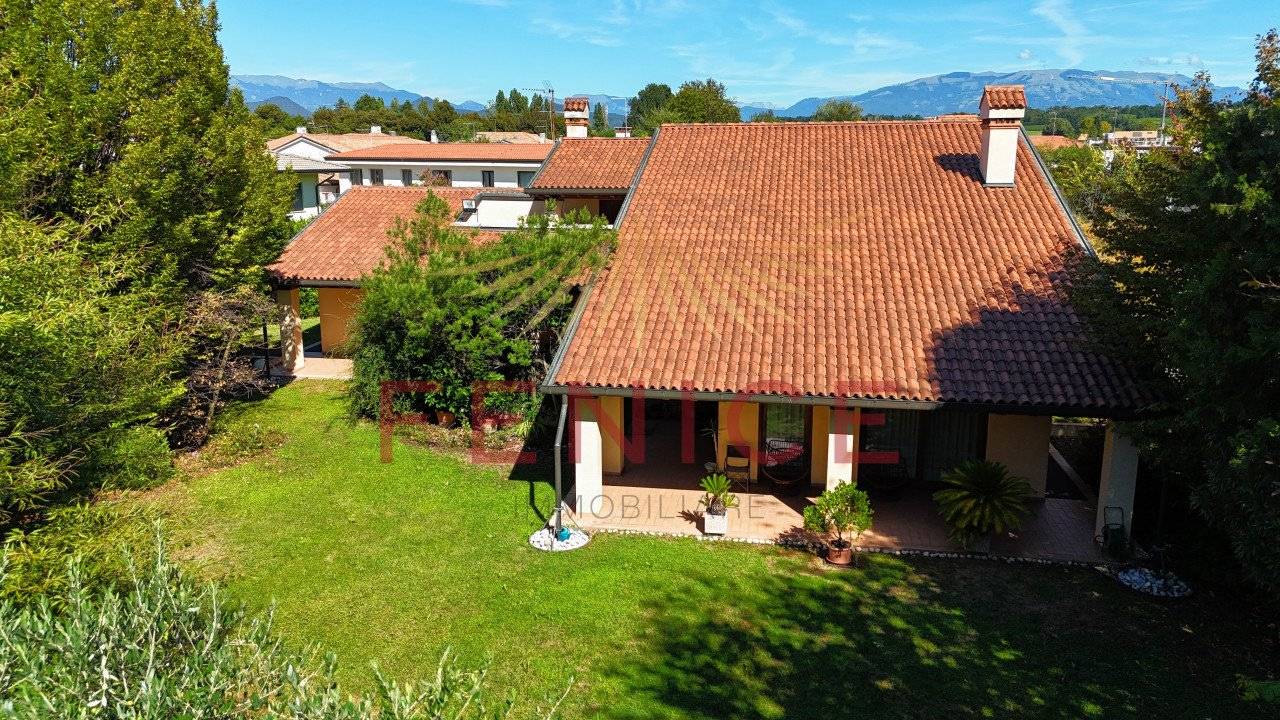 4 bedrooms Villa in Montebelluna, Italy No. 363092