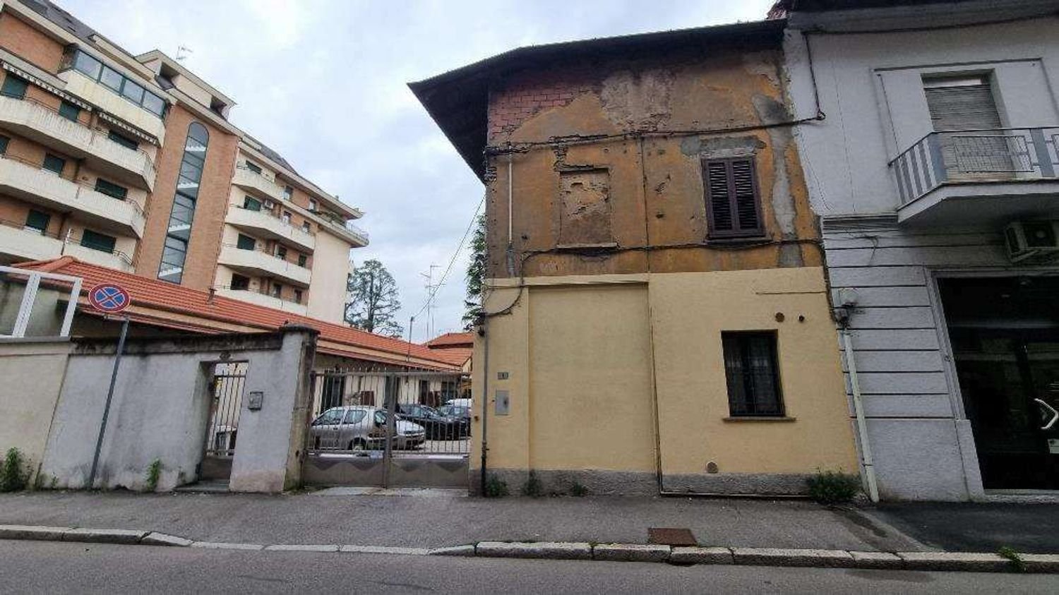 2غرفة شقة في Busto Arsizio, Italy رقم 13045