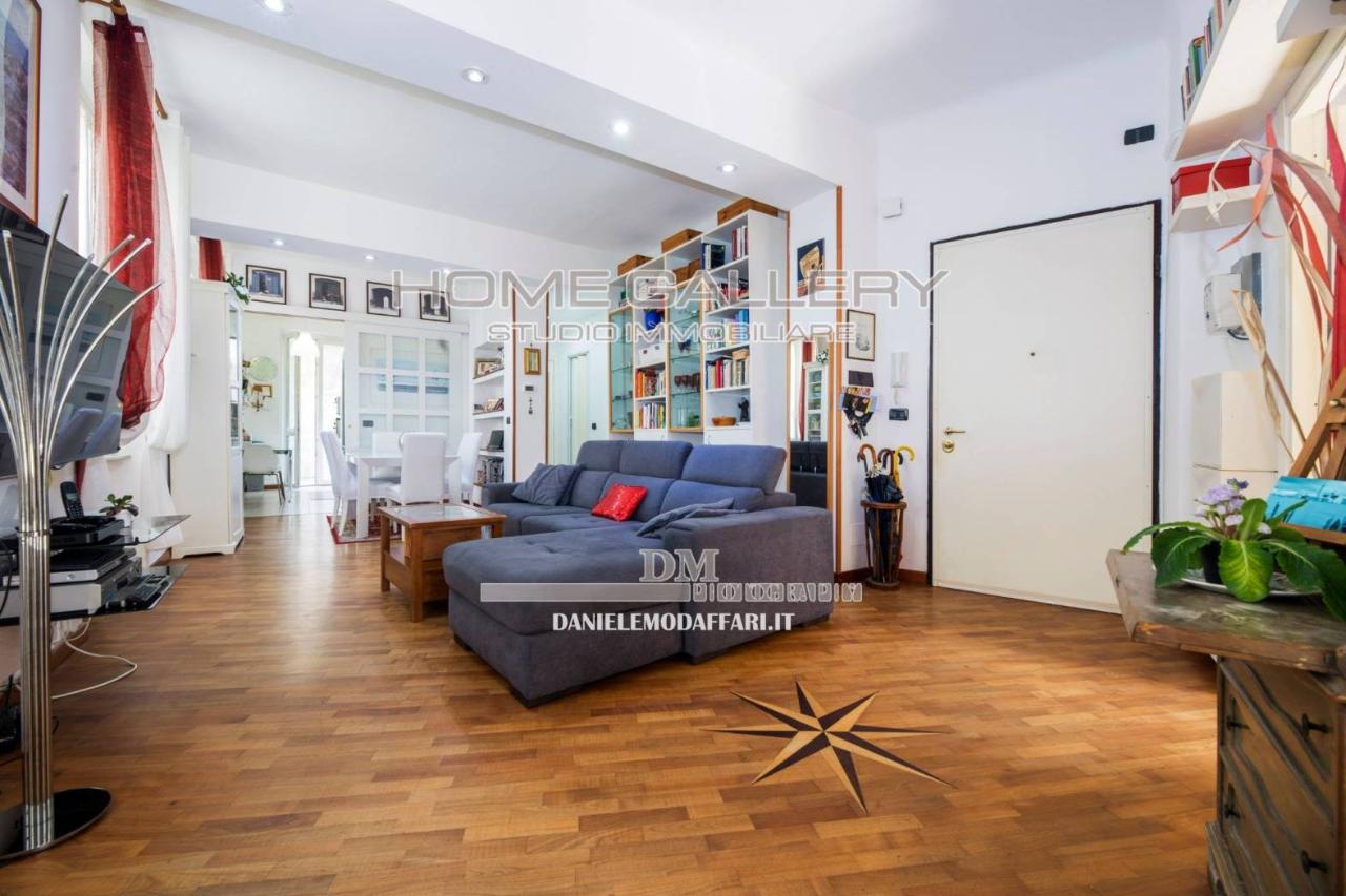 4غرفة شقة في Genoa, Italy رقم 35262