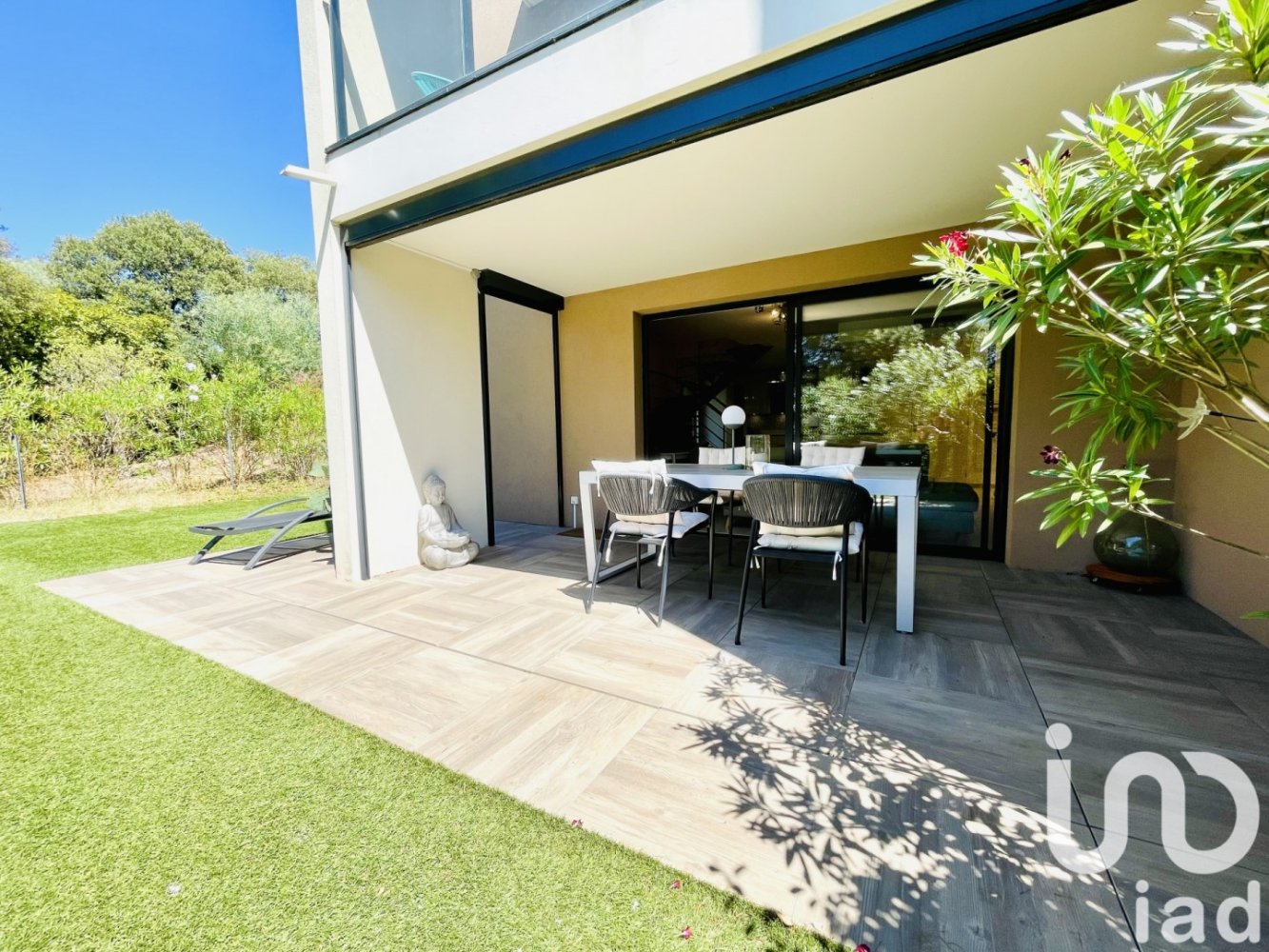 Dúplex de 3 dormitorios en Saint-Raphael, France No. 292936