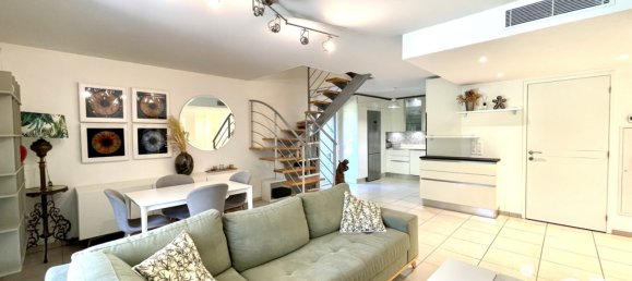 Dúplex de 3 dormitorios en Saint-Raphael, France No. 292936 4