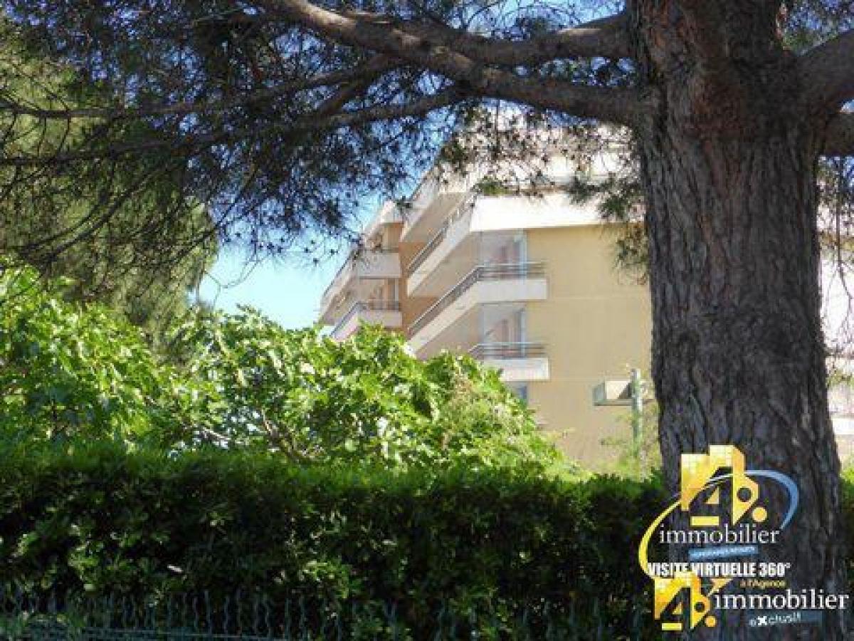 2 bedrooms Condo in Frejus, France No. 16092