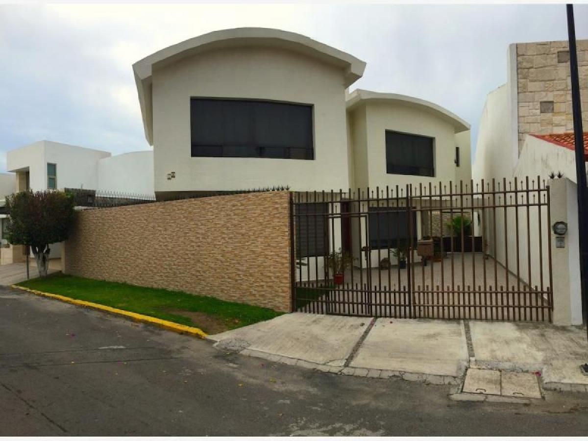4 bedrooms House in Puebla, Mexico No. 163602