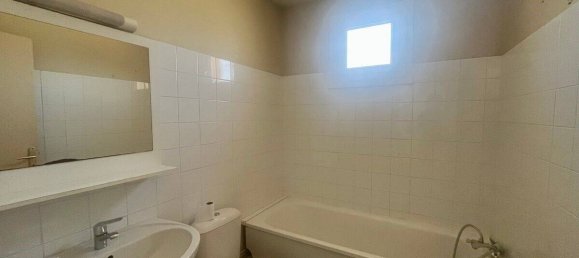 3 bedrooms House in Le Pontet, France No. 355649 12