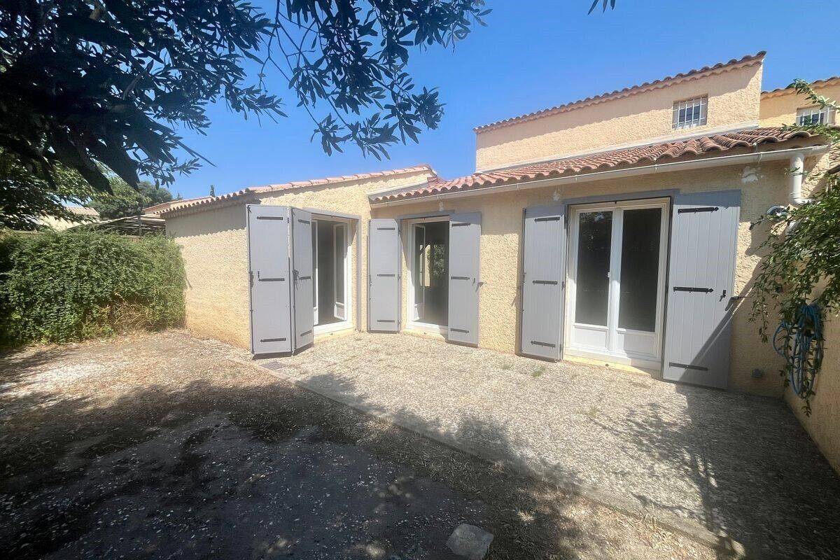 3 bedrooms House in Le Pontet, France No. 355649