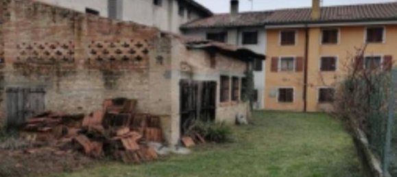 919m² Commercial property in Udine, Italy No. 380928 3