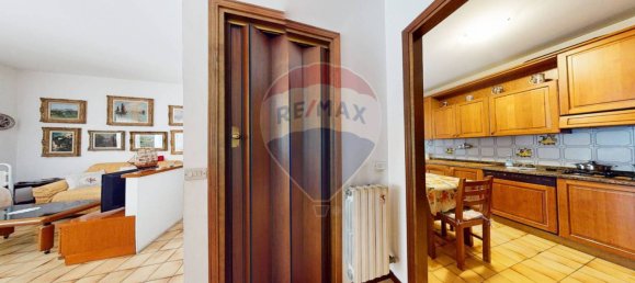 Apartamento de 2 dormitorios en Usmate Velate, Italy No. 325985 2
