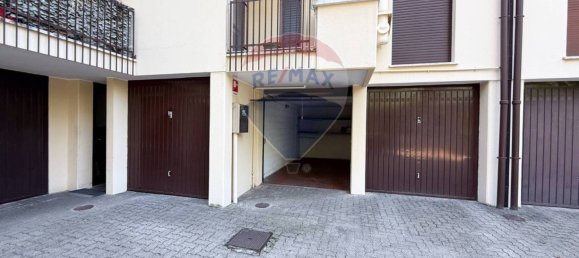 Apartamento de 2 dormitorios en Usmate Velate, Italy No. 325985 17