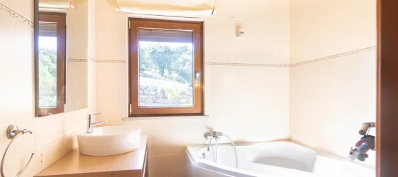 4 bedrooms House in Santa Catarina da Fonte do Bispo, Portugal No. 95297 16