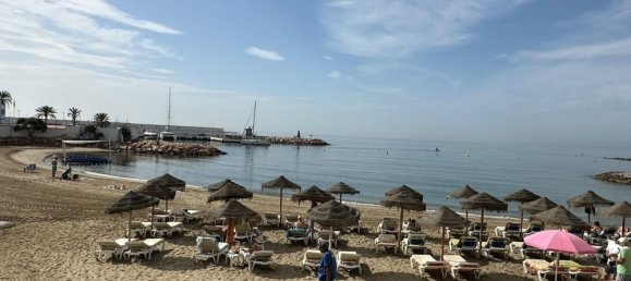 Apartamento de 2 dormitorios en Marbella, Spain No. 21982 11