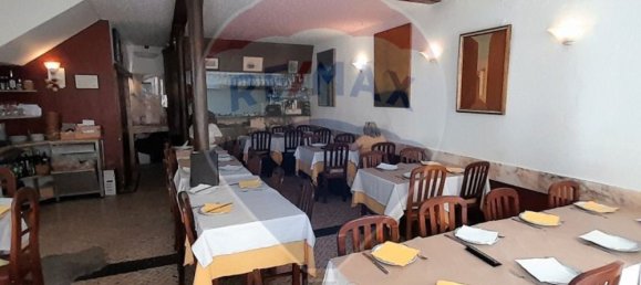 300m² Building in Lisbon, Portugal No. 94934 11