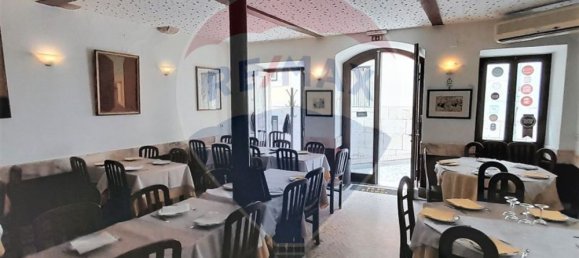 300m² Building in Lisbon, Portugal No. 94934 10