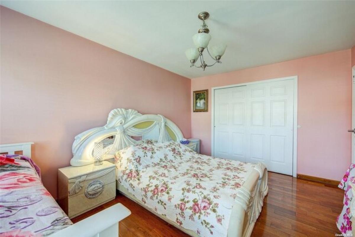 Casa de 3 dormitorios en Fresh Meadows, USA No. 294598