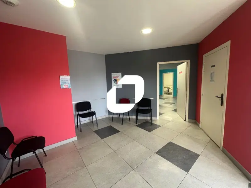 220m² Office in Raches, France No. 302411