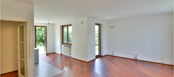 3 bedrooms House in Rovellasca, Italy No. 310916 4