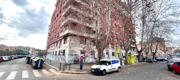 4 rooms Apartment in Rome, Italy No. 34134 3