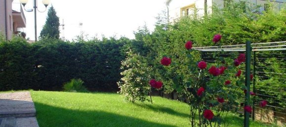 3 rooms Apartment in Mantua, Italy No. 250760 9