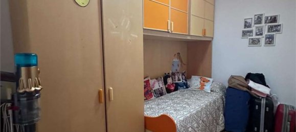 3 rooms Apartment in Mantua, Italy No. 250760 2