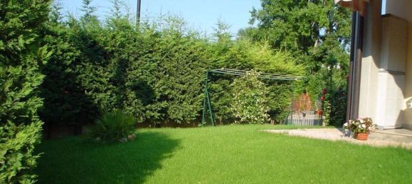 3 rooms Apartment in Mantua, Italy No. 250760 10