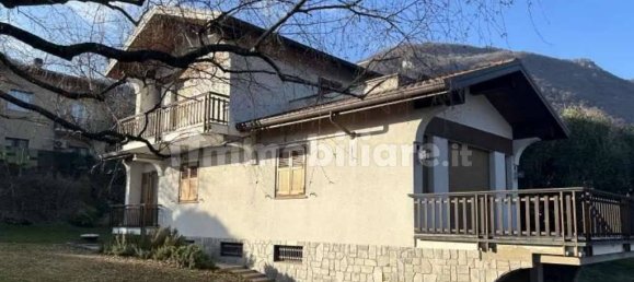 6 Schlafzimmer Villa in Erba, Italy, Nr. 3275 2