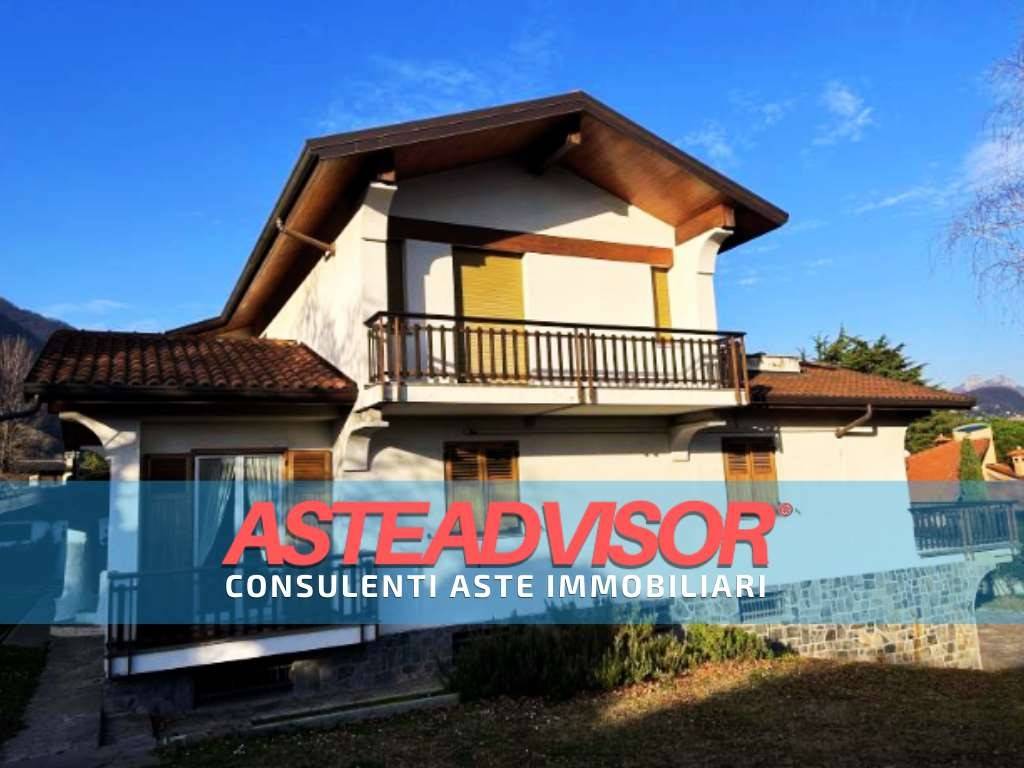 6 Schlafzimmer Villa in Erba, Italy, Nr. 3275