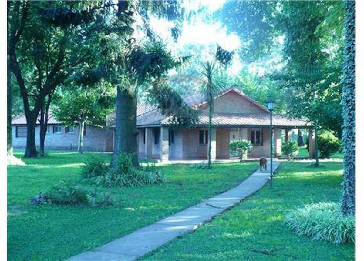 5 bedrooms Farm in Moreno, Argentina No. 47602