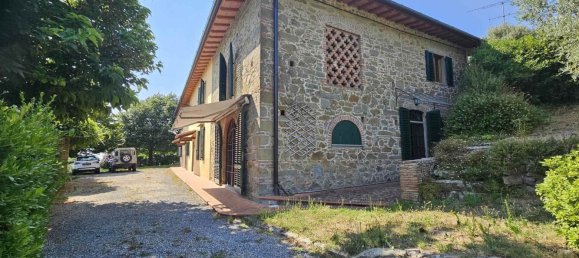 5 bedrooms House in Lamporecchio, Italy No. 358174 10