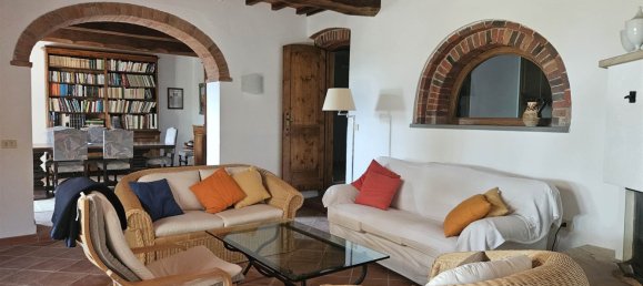 5 bedrooms House in Lamporecchio, Italy No. 358174 25