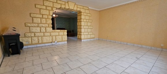 Casa de 3 dormitorios en Riche, France No. 85550 4