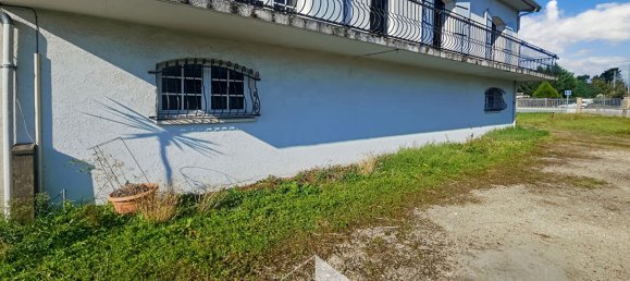 3 rooms Apartment in Eysines, France No. 95756 4